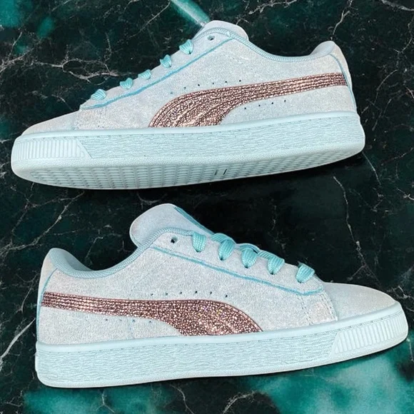 Puma Suede Classic Kids Teal Aqua Glitter Stripe Style 387846-01
Size: US 2.5C - Picture 9 of 12